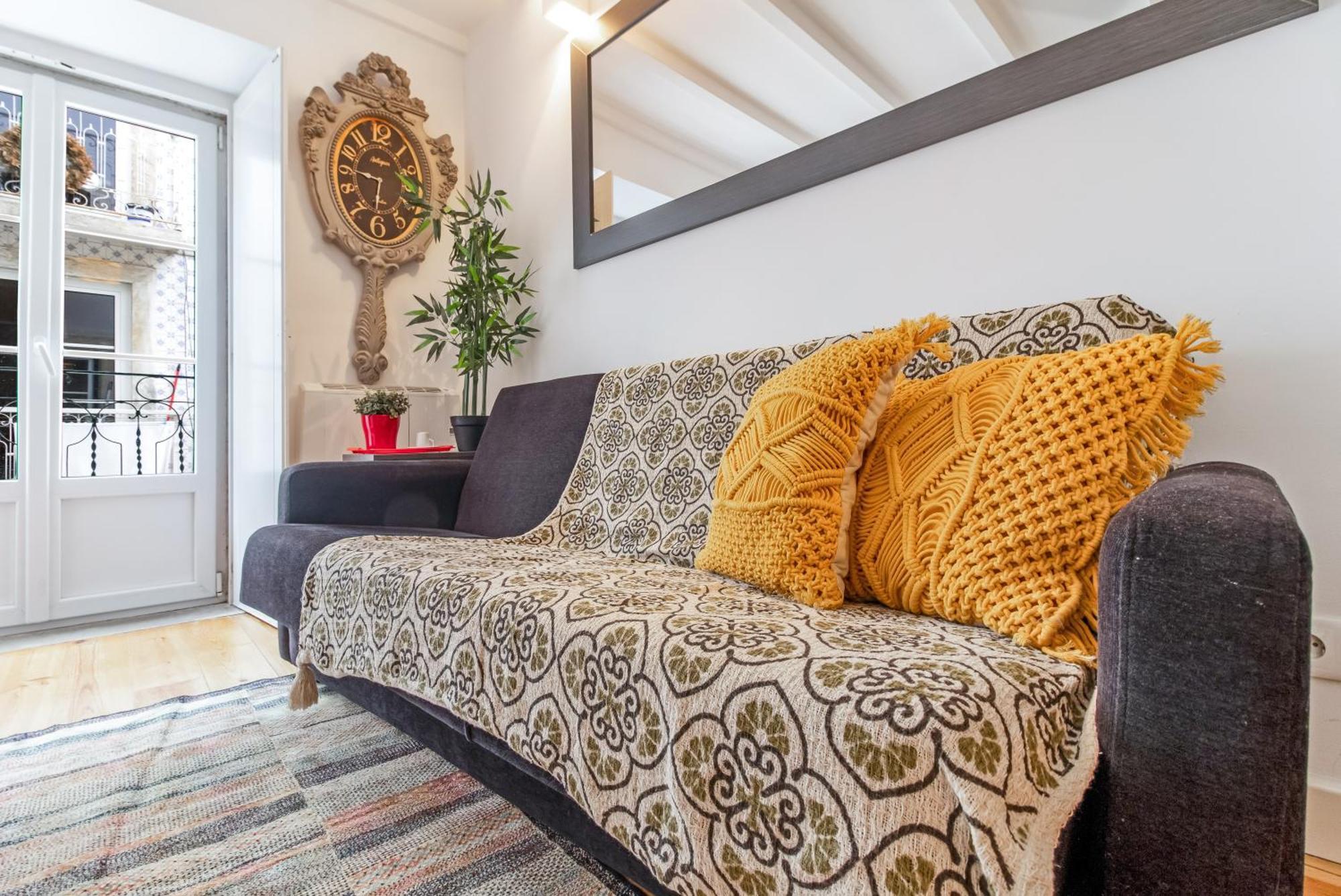 024 B - Cosy Retreat In Madragoa -lisbon *